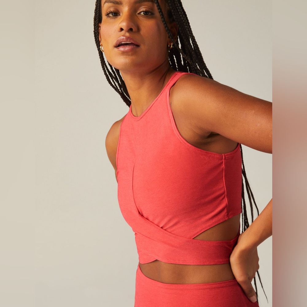 Beyond Yoga Embrace cut out Crop Tank cantaloupe S